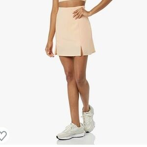 Amazon Essentials Women's Stretch Woven Tennis Skort  NWT medium